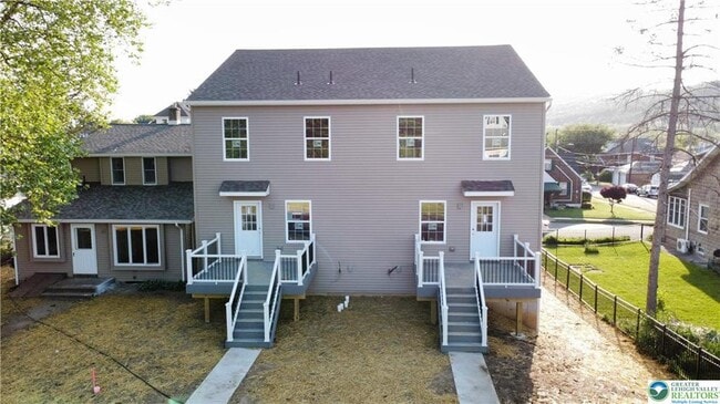 1549 Burkhardt St in Hellertown, PA - Building Photo - Building Photo