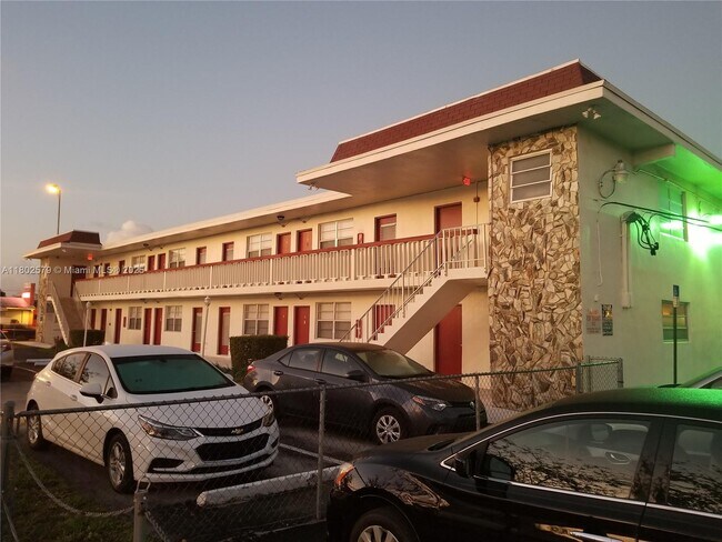 5165 W Flagler St in Coral Gables, FL - Building Photo - Building Photo