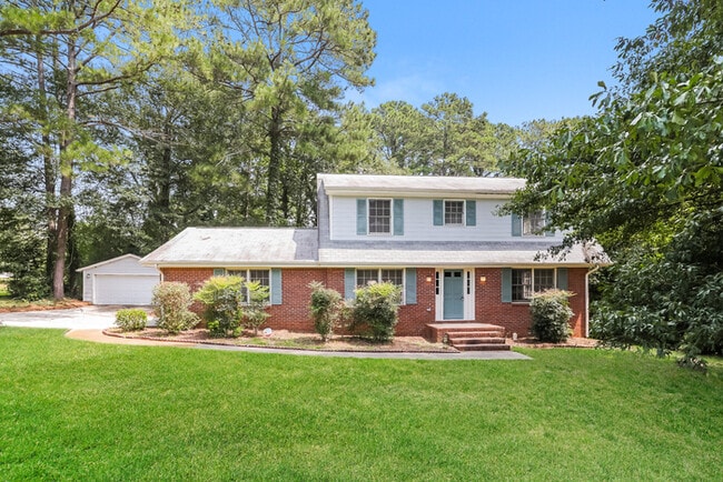 property at 3560 Clubhouse Ln SE