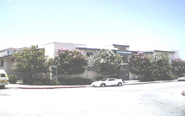 5201 Rigoletto St in Woodland Hills, CA - Building Photo