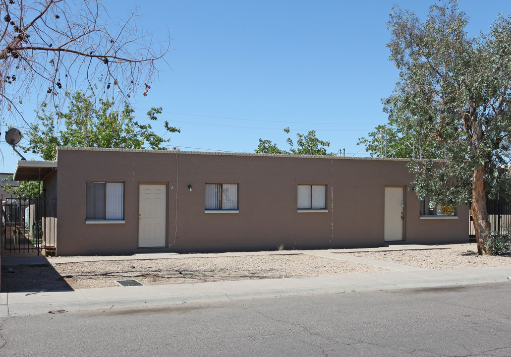 6737 W Palmaire Ave in Glendale, AZ - Foto de edificio