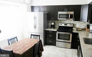 6038 Lands End Ln in Alexandria, VA - Foto de edificio - Building Photo