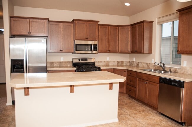 2444 Delle Celle Dr in Richland, WA - Building Photo - Building Photo