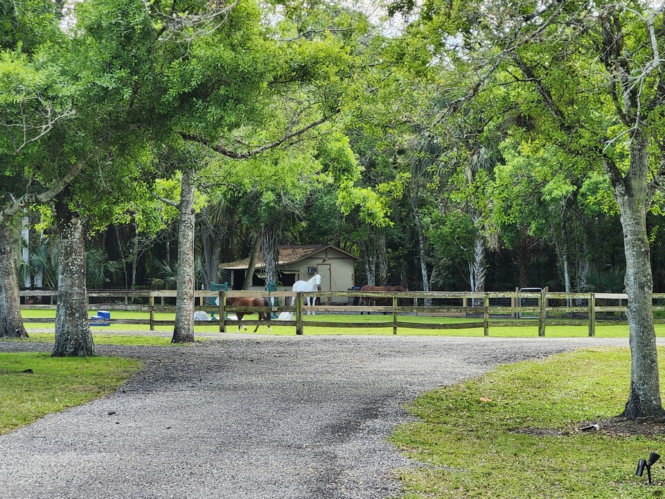 9162 Whippoorwill Trail in Jupiter, FL - Building Photo