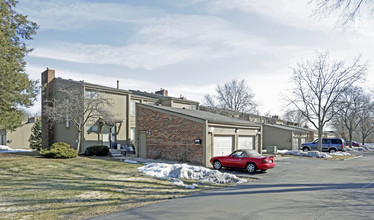 Woodvale Townhome Condos in Southfield, MI - Building Photo - Building Photo