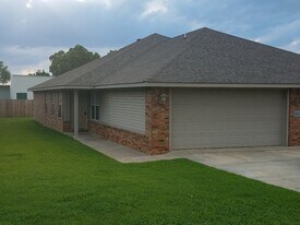 117 Walnut Grove Rd in Alma, AR - Building Photo