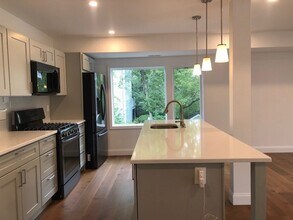 30 Bay St in Cambridge, MA - Foto de edificio - Building Photo