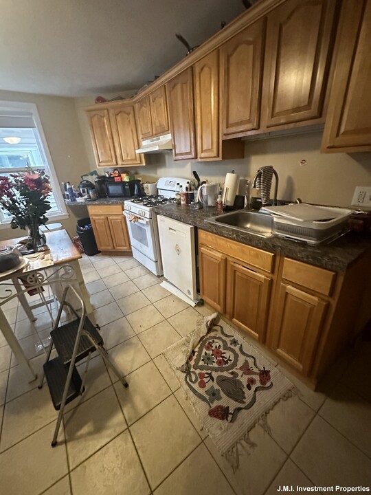 5 Lowden Ave, Unit 1 in Somerville, MA - Building Photo