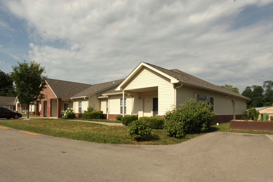 Willow Trace in Jeffersonville, IN - Building Photo