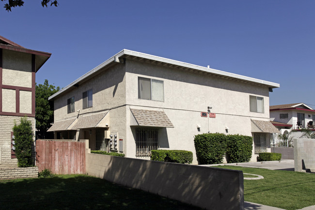 9142 Pepper Ave in Fontana, CA - Foto de edificio - Building Photo