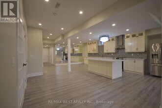 165 Woodgate Pines Dr in Vaughan, ON - Building Photo - Building Photo