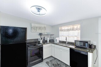 107 Iona Ave in Fruitland Park, FL - Building Photo - Building Photo