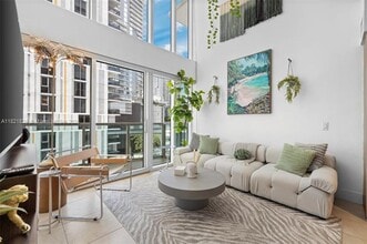 41 SE 5th St, Unit 510 in Miami, FL - Building Photo - Building Photo