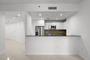 1050 Brickell Ave, Unit 3320 in Miami, FL - Building Photo