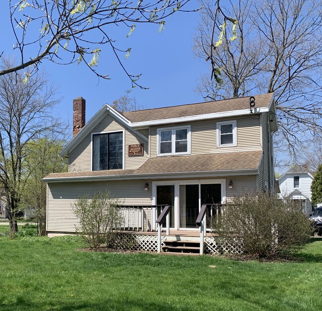 517 Franklin Ave in Lake Geneva, WI - Foto de edificio - Building Photo