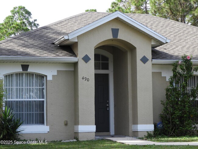 490 Wildwood Ave SW in Palm Bay, FL - Building Photo - Building Photo