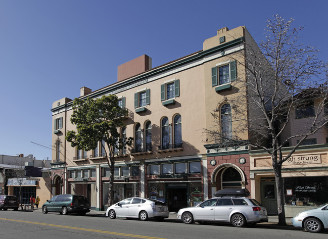 5449-5455 College Ave in Oakland, CA - Foto de edificio - Building Photo