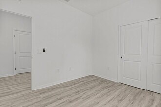 550 Knapp St in Lehigh Acres, FL - Building Photo - Building Photo