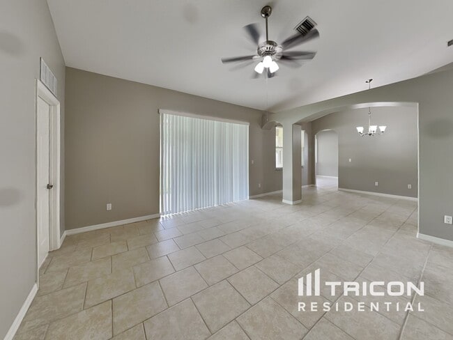 24 Royal Palm Ln in Palm Coast, FL - Building Photo - Building Photo