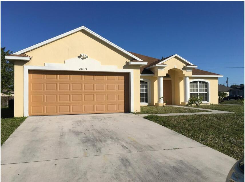 2049 SW Kimberly Ave in Port St. Lucie, FL - Building Photo