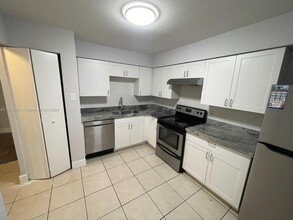 2288 SW 81st Ave, Unit GREAT 2 BEDROOM UPATED in Miramar, FL - Building Photo - Building Photo