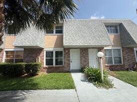 1610 S Palmetto Ave in South Daytona, FL - Building Photo