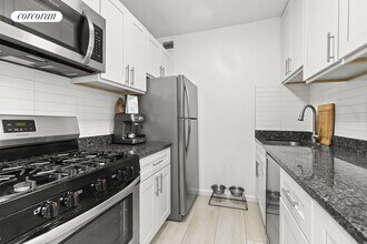 250 S End Ave in New York, NY - Building Photo - Building Photo
