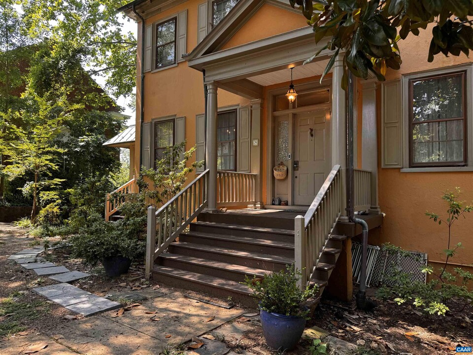 29 University Cir in Charlottesville, VA - Building Photo