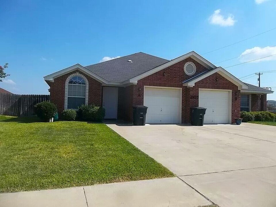 2107 Charleston Ct in Killeen, TX - Building Photo