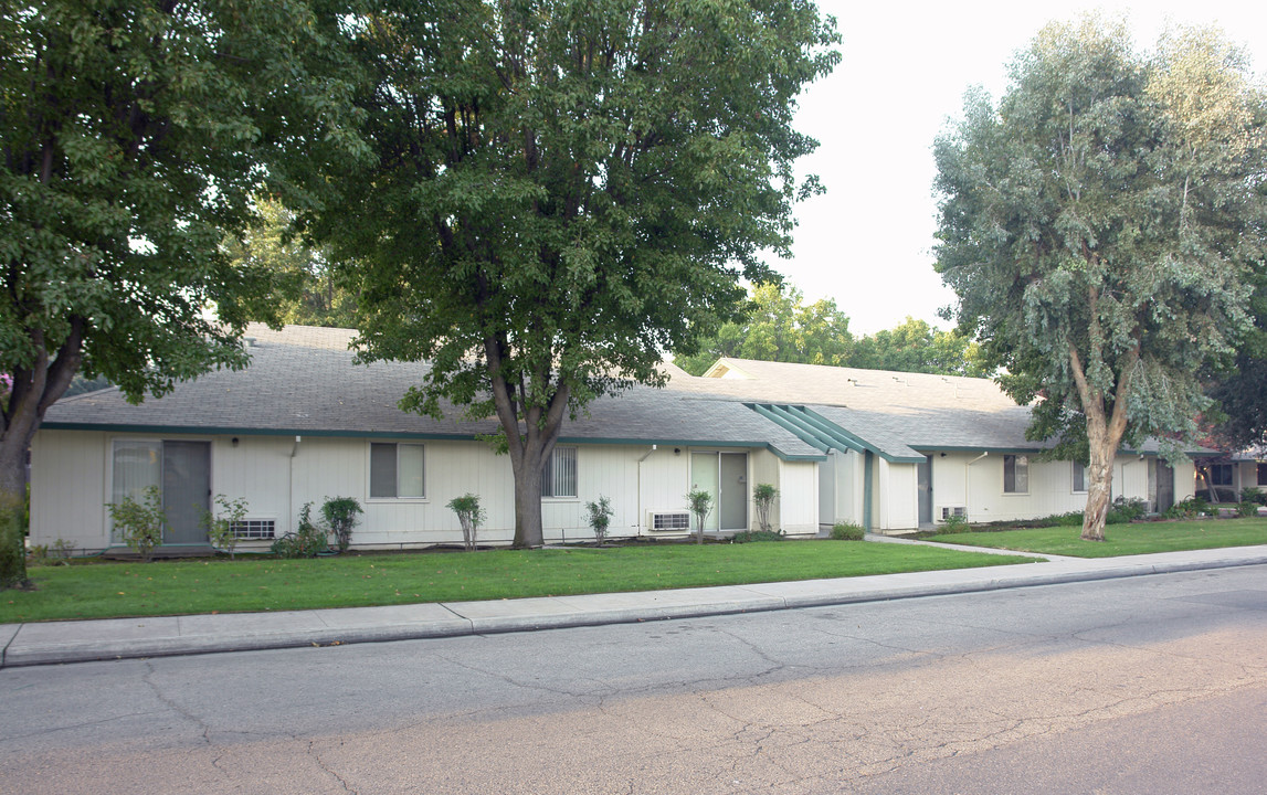 Ruby Court Apartments in Fowler, CA - Building Photo