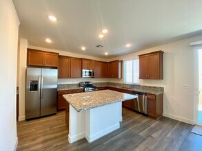 8169 Oxbow Lndg Lp in Roseville, CA - Building Photo - Building Photo