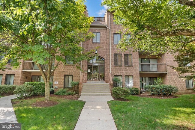 11305 Commonwealth Dr in Rockville, MD - Building Photo - Building Photo