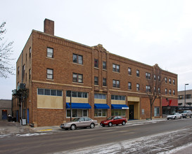 330 4th St SW in Willmar, MN - Foto de edificio - Building Photo