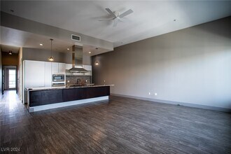 2775 W Pebble Rd in Las Vegas, NV - Building Photo - Building Photo