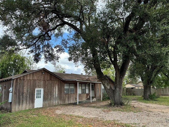 13916 Reo St in Houston, TX - Foto de edificio - Building Photo