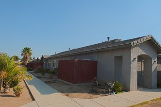 Blue Mountain Apartments in Bakersfield, CA - Foto de edificio - Building Photo