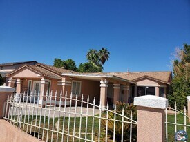 1049 Horizon St in Calexico, CA - Building Photo
