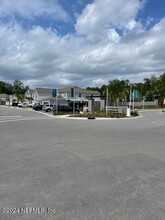 8281 Zenith Cir in Jacksonville, FL - Foto de edificio - Building Photo