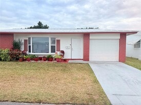 7102 NW 73rd St in Tamarac, FL - Building Photo