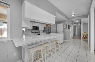 2317 Stratford Way in Hanford, CA - Building Photo - Building Photo