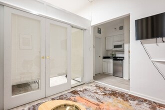 240 E 33rd St in New York, NY - Building Photo - Building Photo