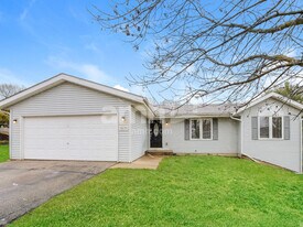 10173 Hawks Pointe Trl in Roscoe, IL - Building Photo