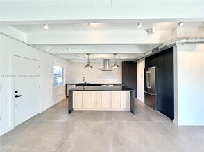 6815 Edgewater Dr in Coral Gables, FL - Building Photo - Building Photo