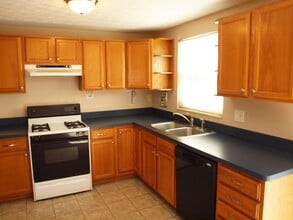 4984 Trafalgar St SW in Canton, OH - Building Photo - Building Photo