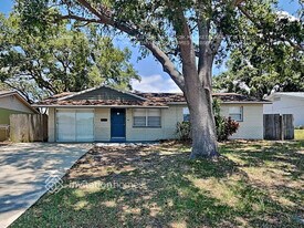 5521 66th Ave N in Pinellas Park, FL - Building Photo