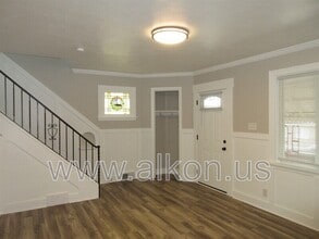 818 Woodbourne Ave in Pittsburgh, PA - Building Photo - Building Photo