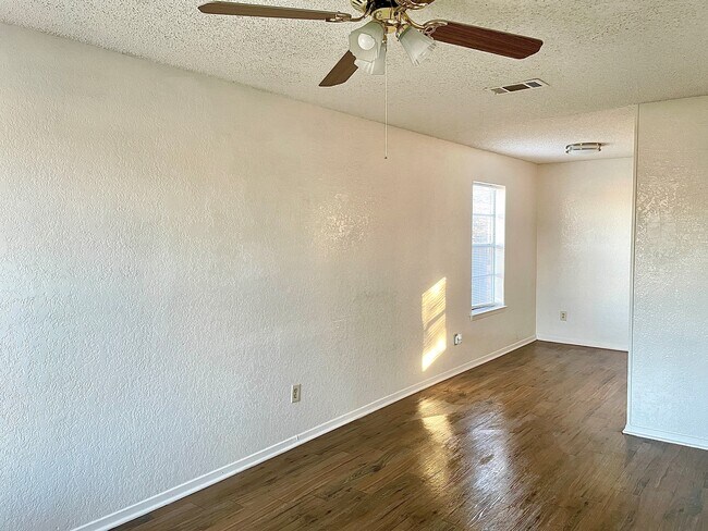 8335 Clifford St in White Settlement, TX - Building Photo - Building Photo