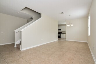 5921 Cape Loop in Land O Lakes, FL - Foto de edificio - Building Photo