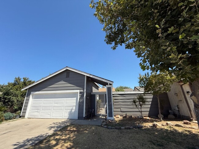 3542 W Michigan Ave in Fresno, CA - Building Photo - Building Photo