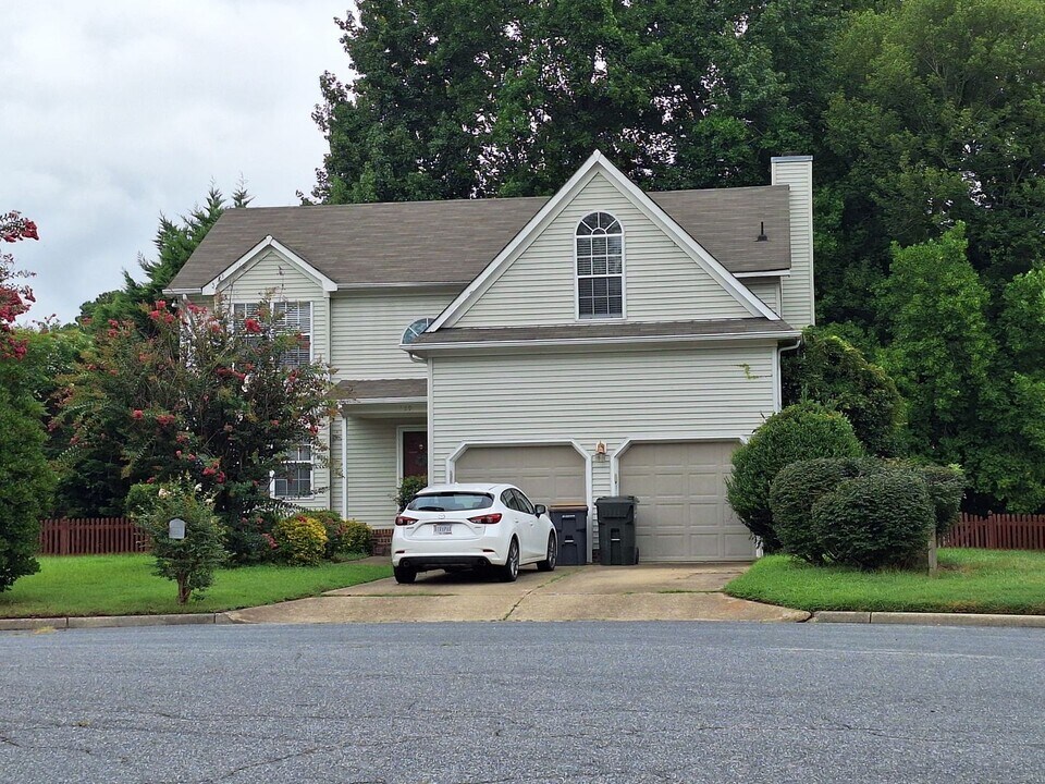 129 Ponsonby Dr in Yorktown, VA - Building Photo